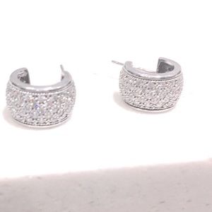 925 silver round cut sparkling diamond can be worn every day or night party